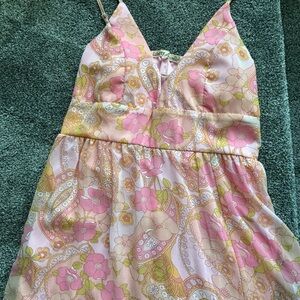 Adorable patterned summer dress in great condition.